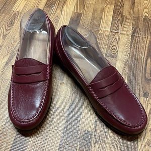 Array women’s loafers. Burgundy color. Size 8.